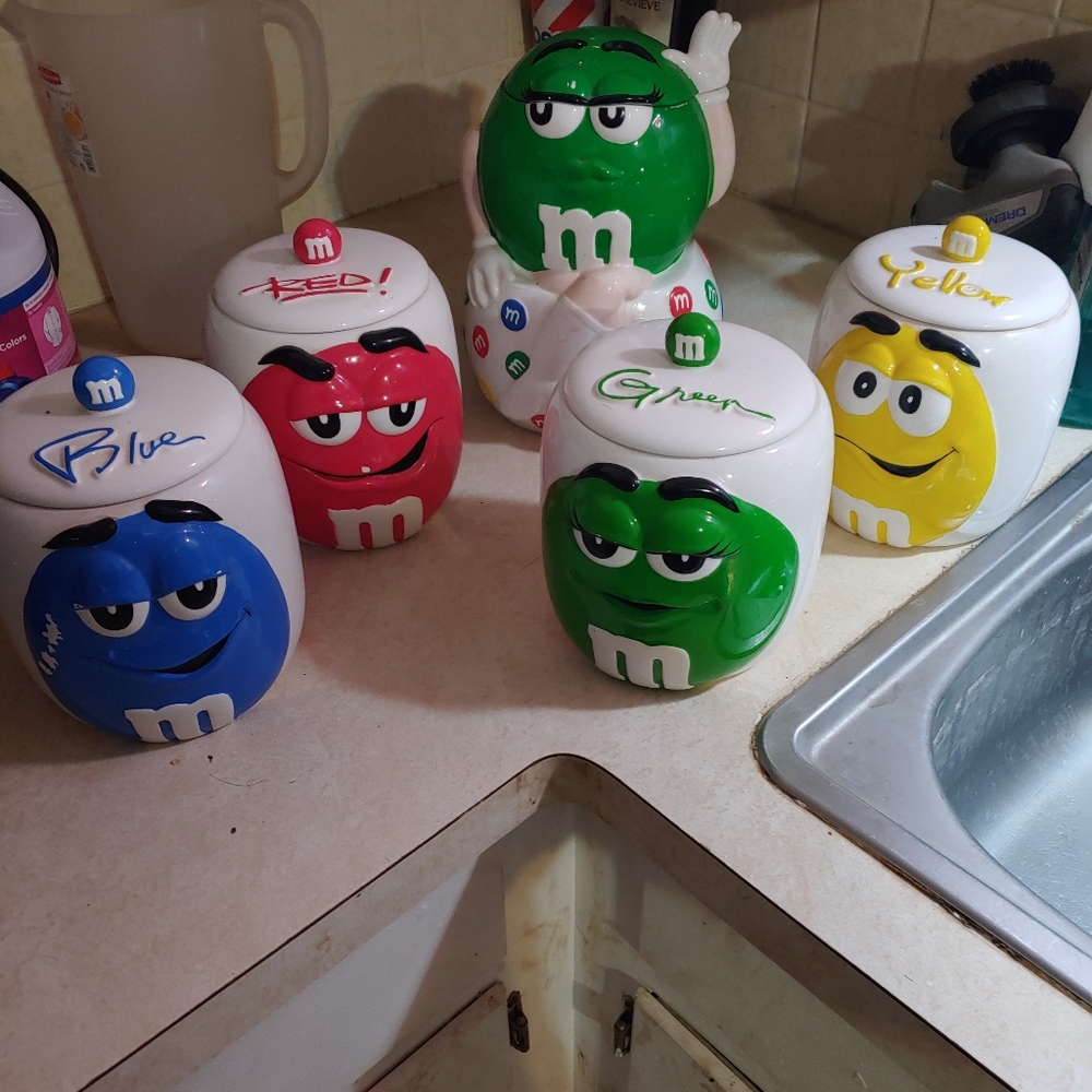 M&M kitchen set